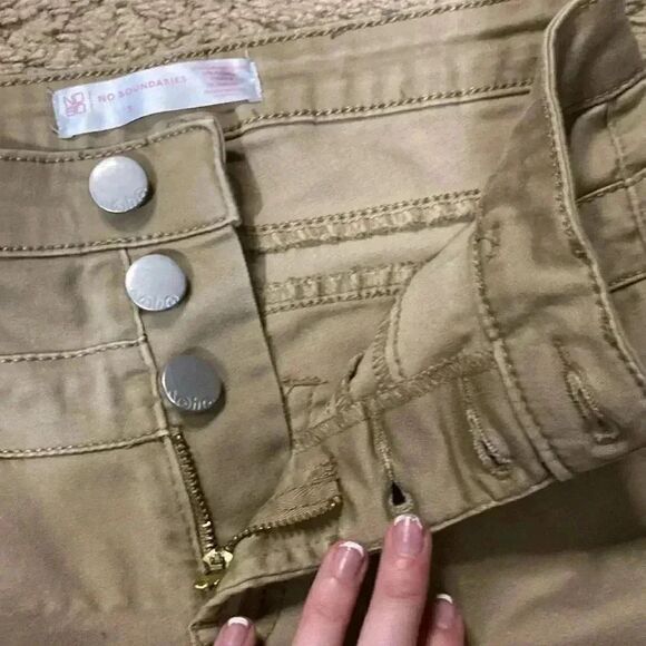 No boundaries size 8 tan pants - Picture 8 of 8